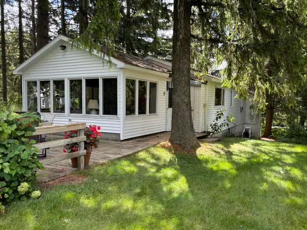 $995,000 | 514 Sharpes Drive, Elkhart Lake, WI 53020