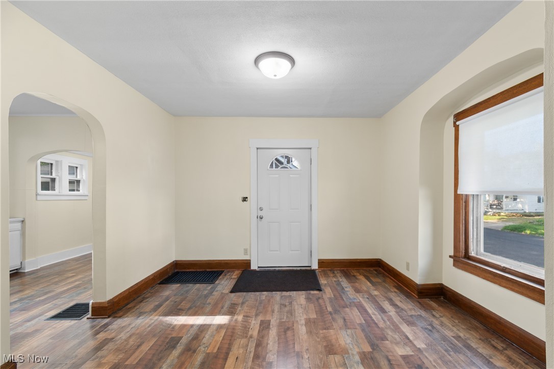 631 Walnut Road Southwest Massillon, OH 44647 - Photo 10 of 26 Gallery Image 10