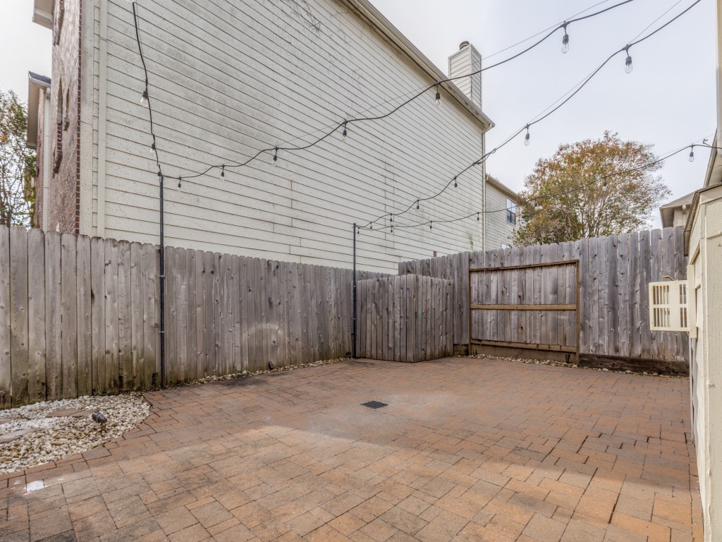 5413 Nolda Street Houston, TX 77007 - Photo 23 of 25 a view of a backyard