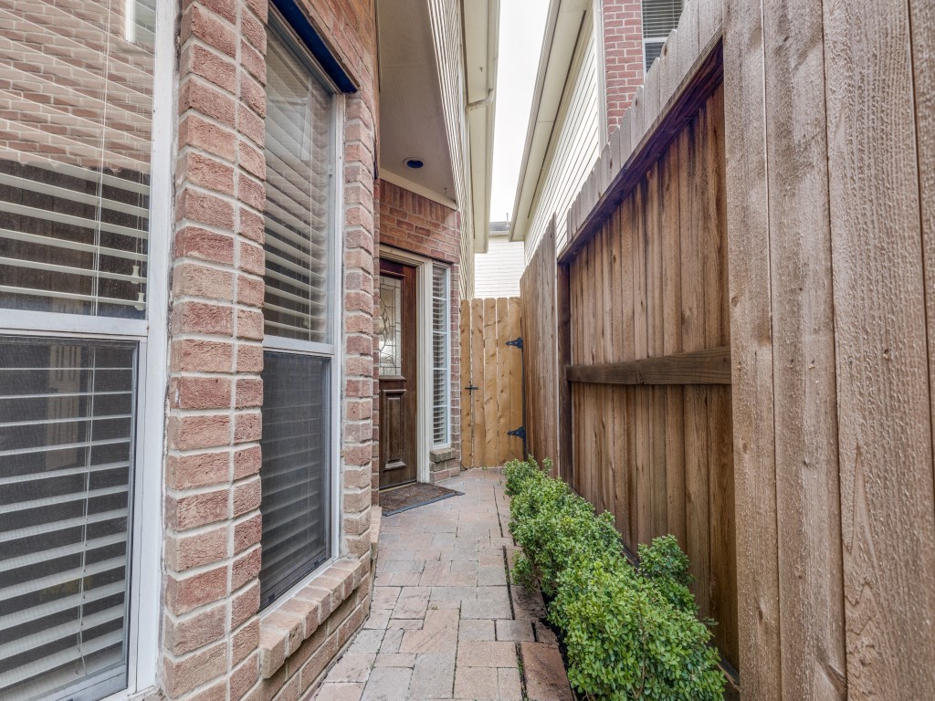 5413 Nolda Street Houston, TX 77007 - Photo 25 of 25 a view of a pathway along the building