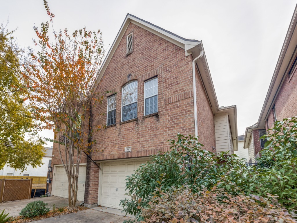 5413 Nolda Street Houston, TX 77007 - Photo 3 of 25 a brick building with a large windows