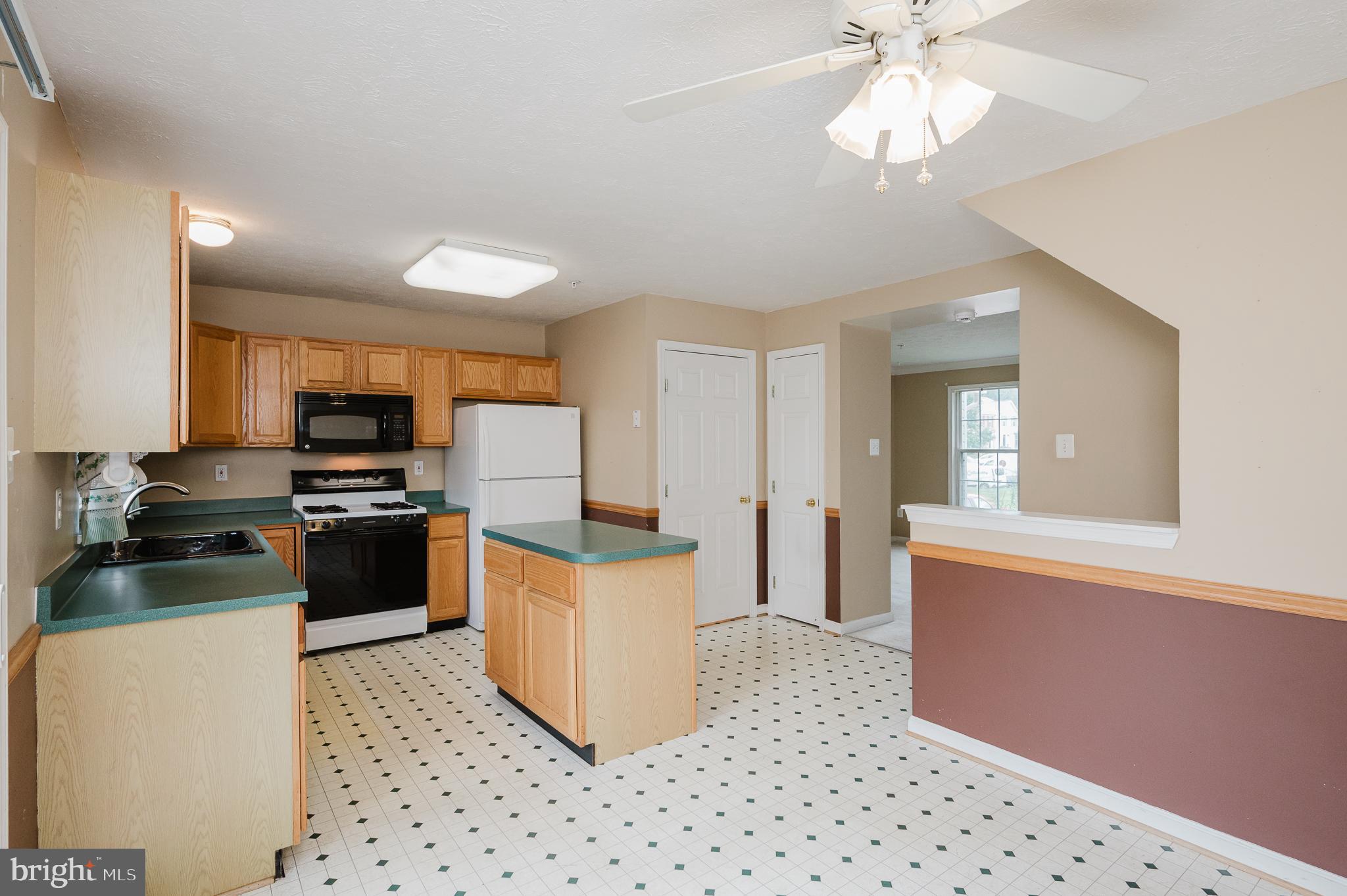 238 Point To Point Square Bel Air, MD 21015 - Photo 6 of 33 Large Kitchen
