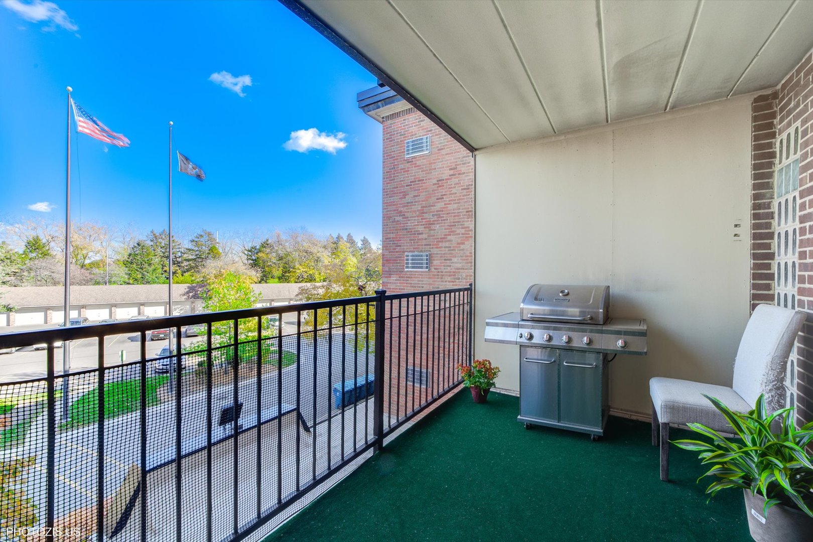 1126 South New Wilke Road, Unit 307 Arlington Heights, IL 60005 - Photo 21 of 37 a view of a kitchen with furniture and garden