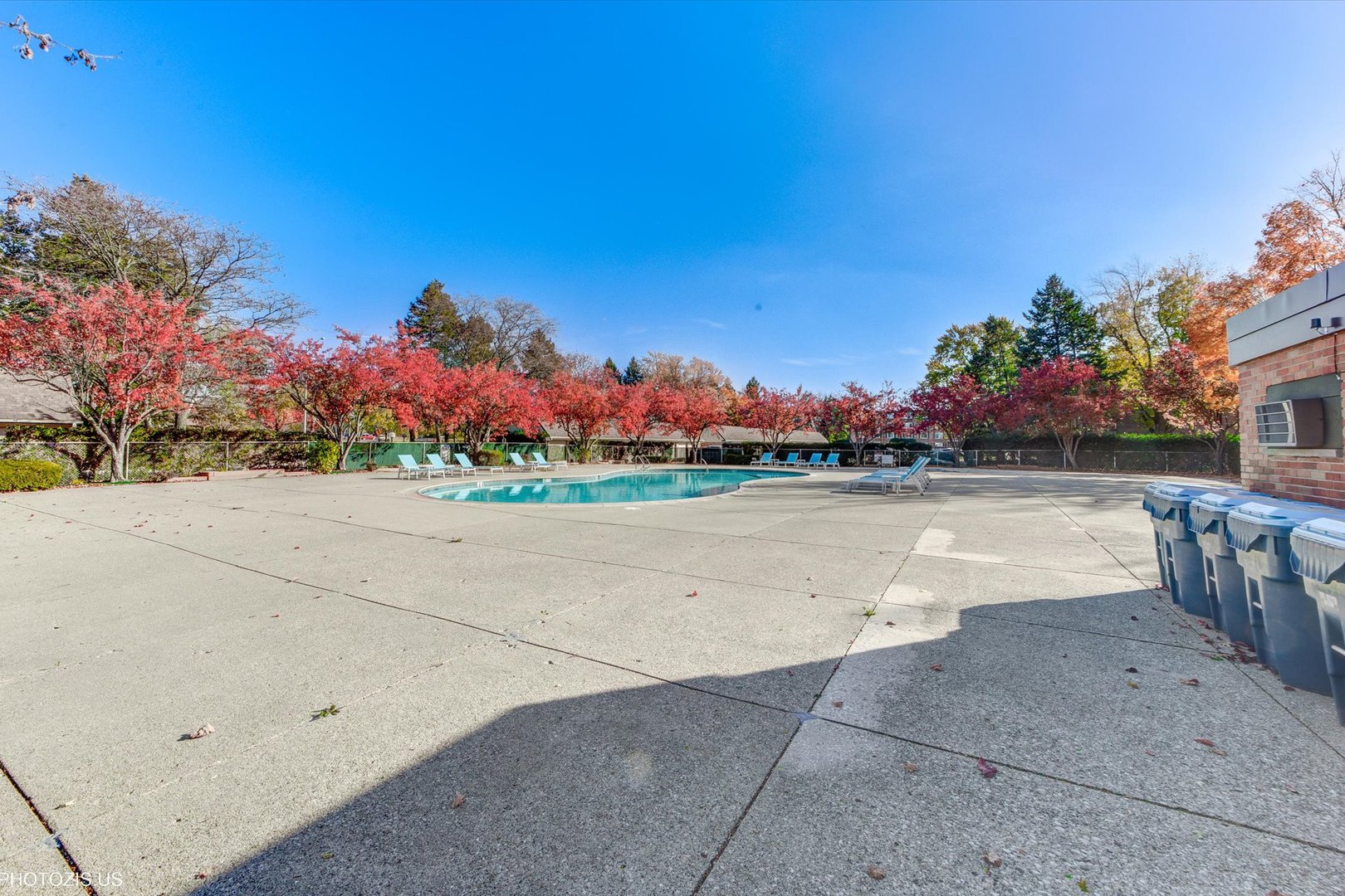 1126 South New Wilke Road, Unit 307 Arlington Heights, IL 60005 - Photo 34 of 37 a view of a garden