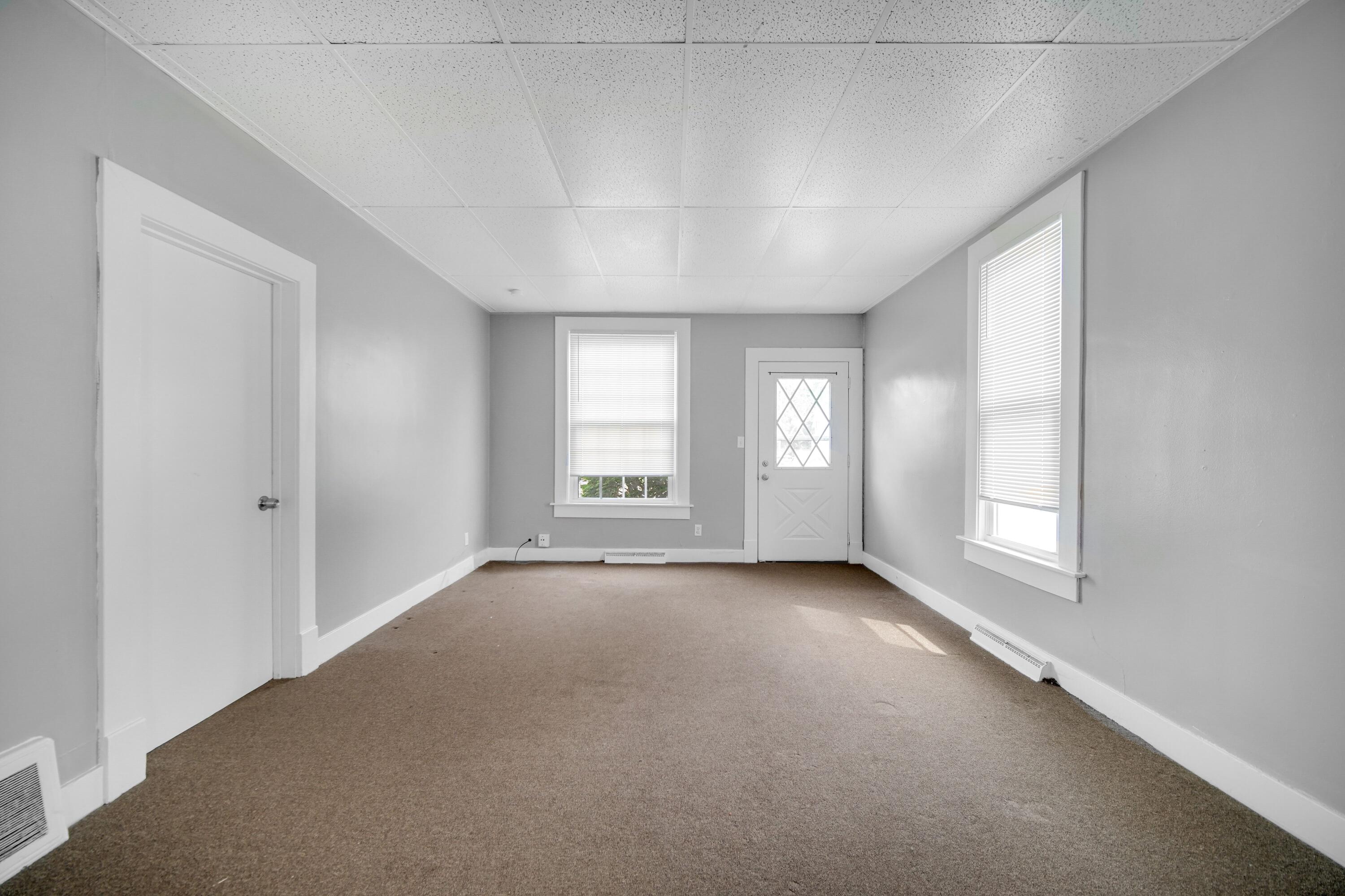 217 East North Street Crown Point, IN 46307 - Photo 4 of 13 3000x2000