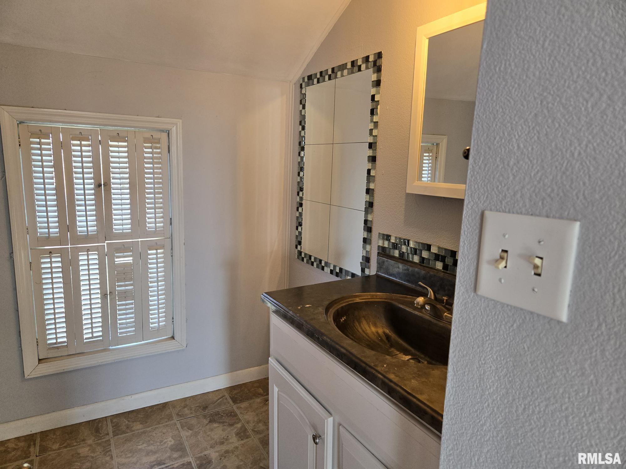 12211 Shattuc Road Carlyle, IL 62231 - Photo 11 of 12 Gallery Image 11