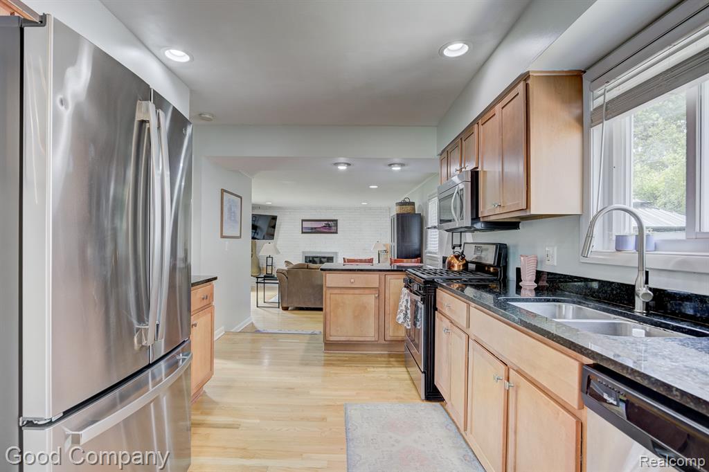 4217 Crooks Road Royal Oak, MI 48073 - Photo 8 of 50