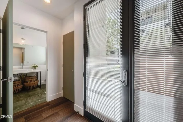 $1,169,000 | 239 South Marengo Avenue, Unit 102, Pasadena, CA 91101