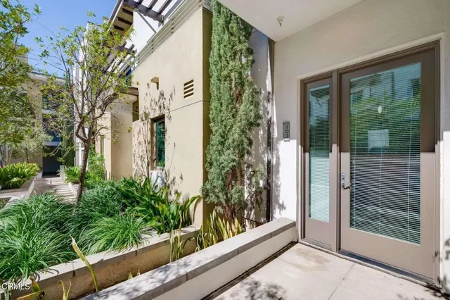 $1,169,000 | 239 South Marengo Avenue, Unit 102, Pasadena, CA 91101