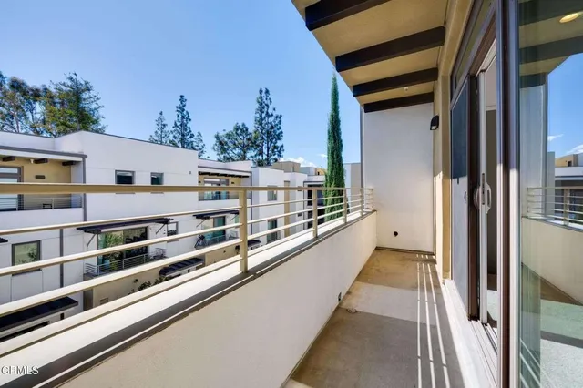 $1,169,000 | 239 South Marengo Avenue, Unit 102, Pasadena, CA 91101