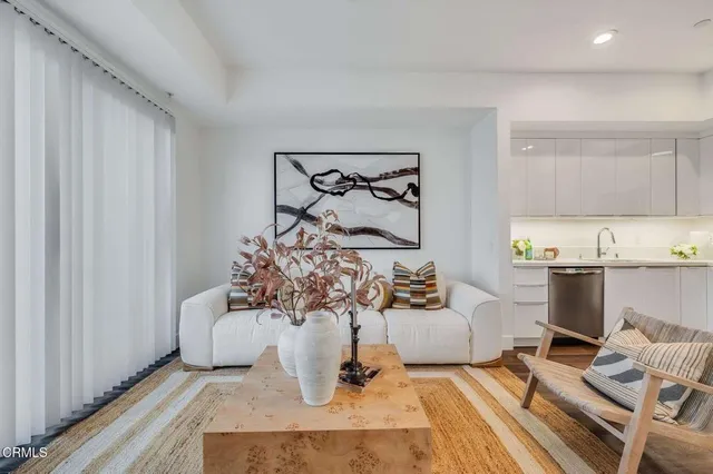 $1,169,000 | 239 South Marengo Avenue, Unit 102, Pasadena, CA 91101