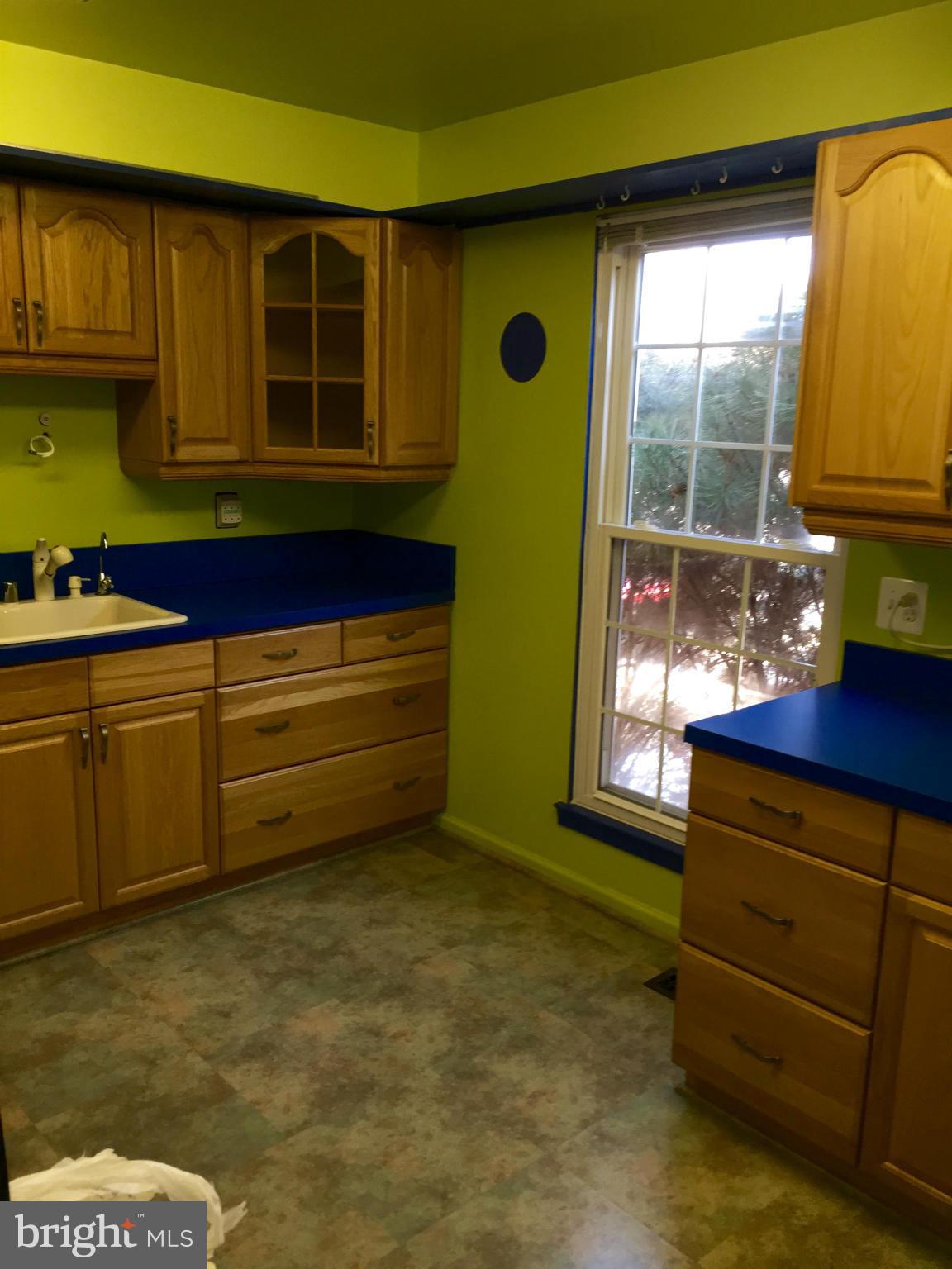 15032 Shamrock Ridge Road Silver Spring, MD 20906 - Photo 3 of 14 Kitchen