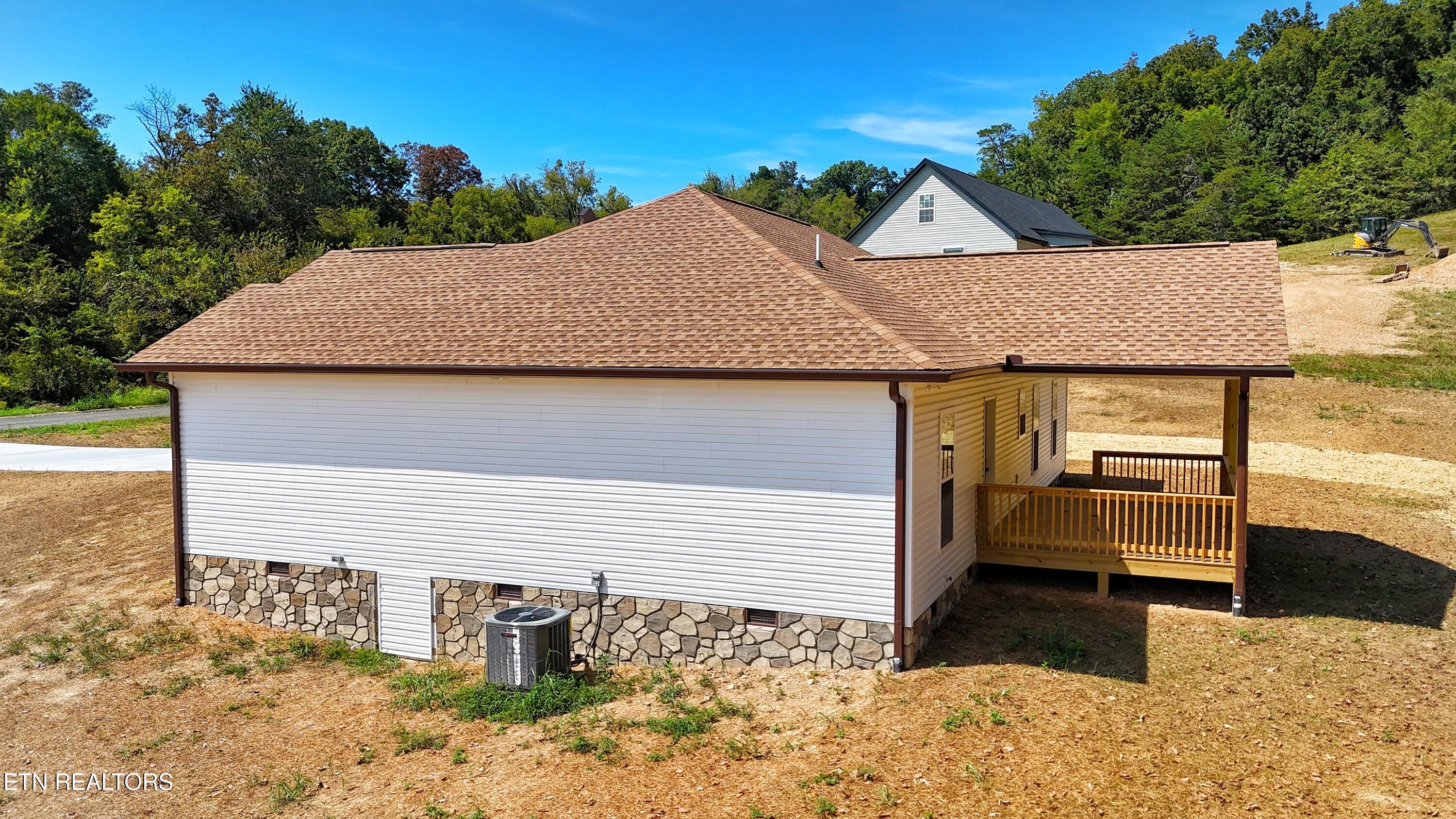 253 Splendor Way Parrottsville, TN 37843 - Photo 4 of 30 RIGHT REAR ELEVATION