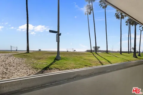 $9,200,000 | 2419 Ocean Front Walk, Venice, CA 90291