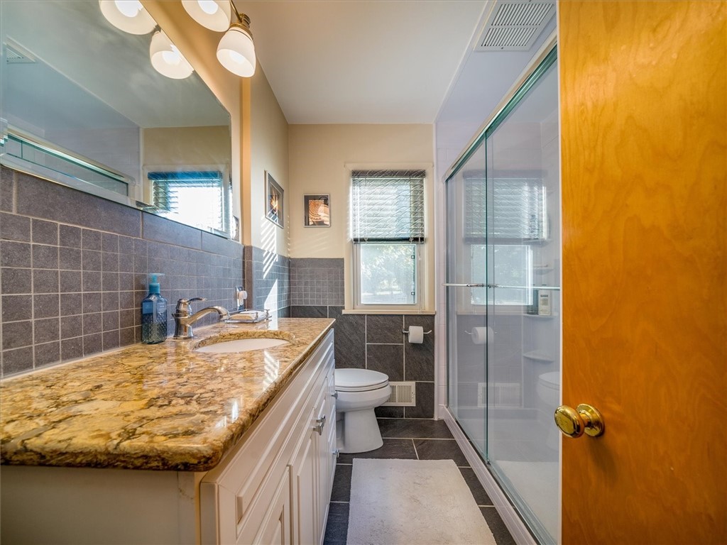 229 Birch Lane Webster, NY 14580 - Photo 25 of 49 1st floor full bath