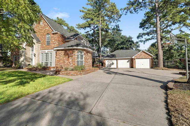 a view of house and outdoor space
