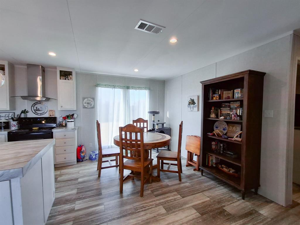 7256 Johnson Road Granbury, TX 76049 - Photo 21 of 40 Dining space with light wood-type flooring and recessed lighting