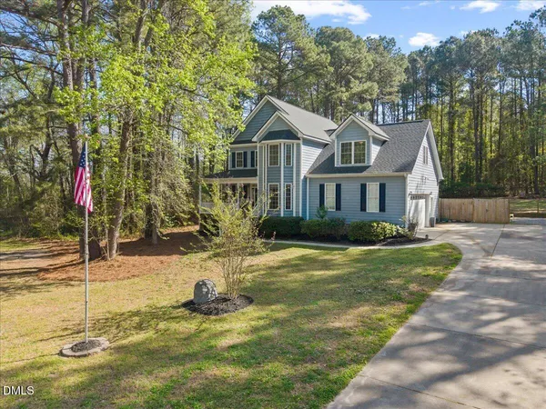 $594,000 | 8001 Kingsdale Drive, Fuquay-Varina, NC 27526