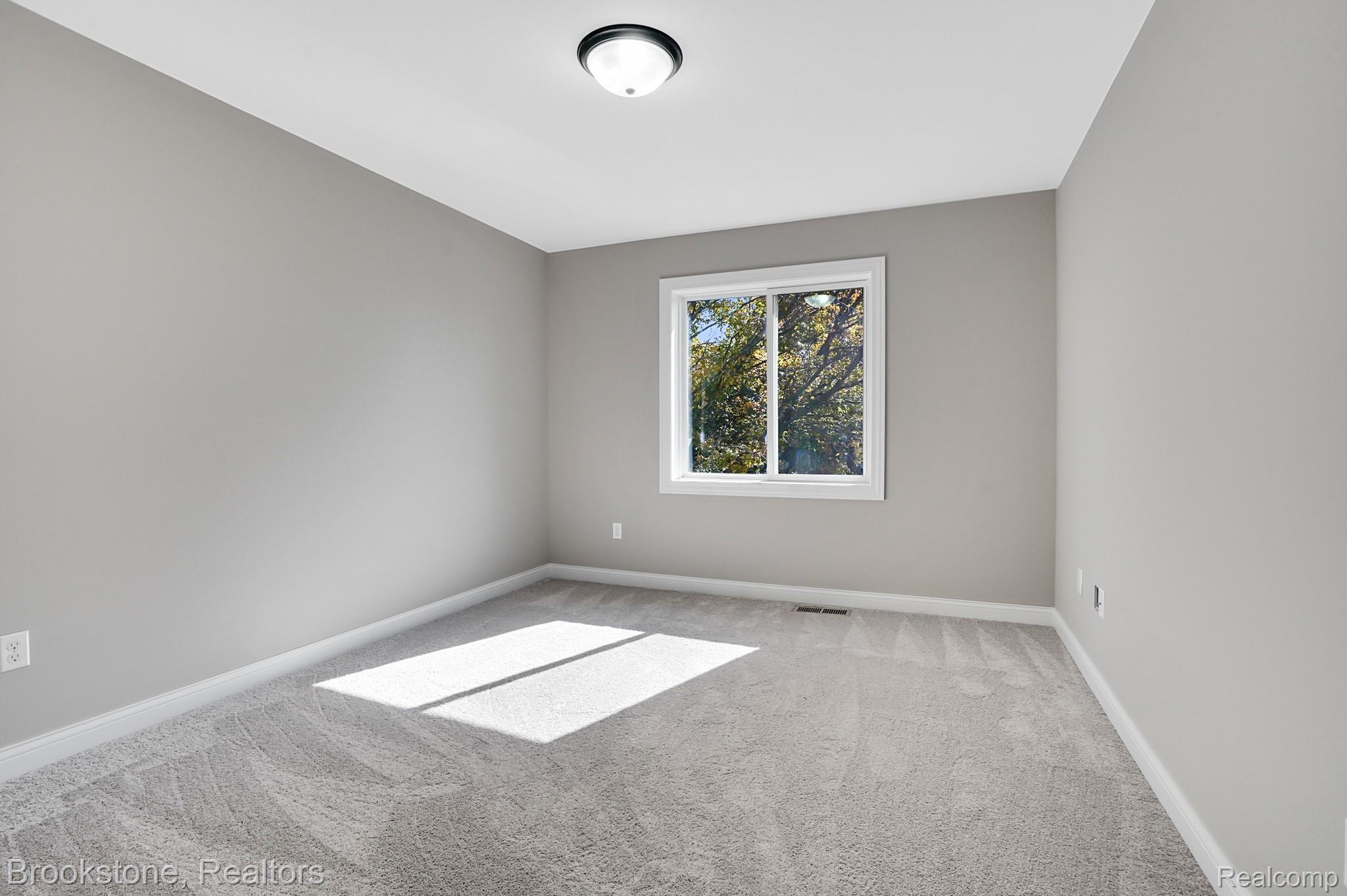 18204 22 Mile Road Macomb, MI 48044 - Photo 25 of 43 dsc01365-dsc01367.jpg