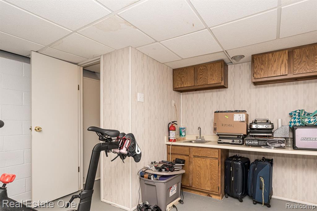 258 Belle Vernon Court Rochester, MI 48309 - Photo 33 of 41