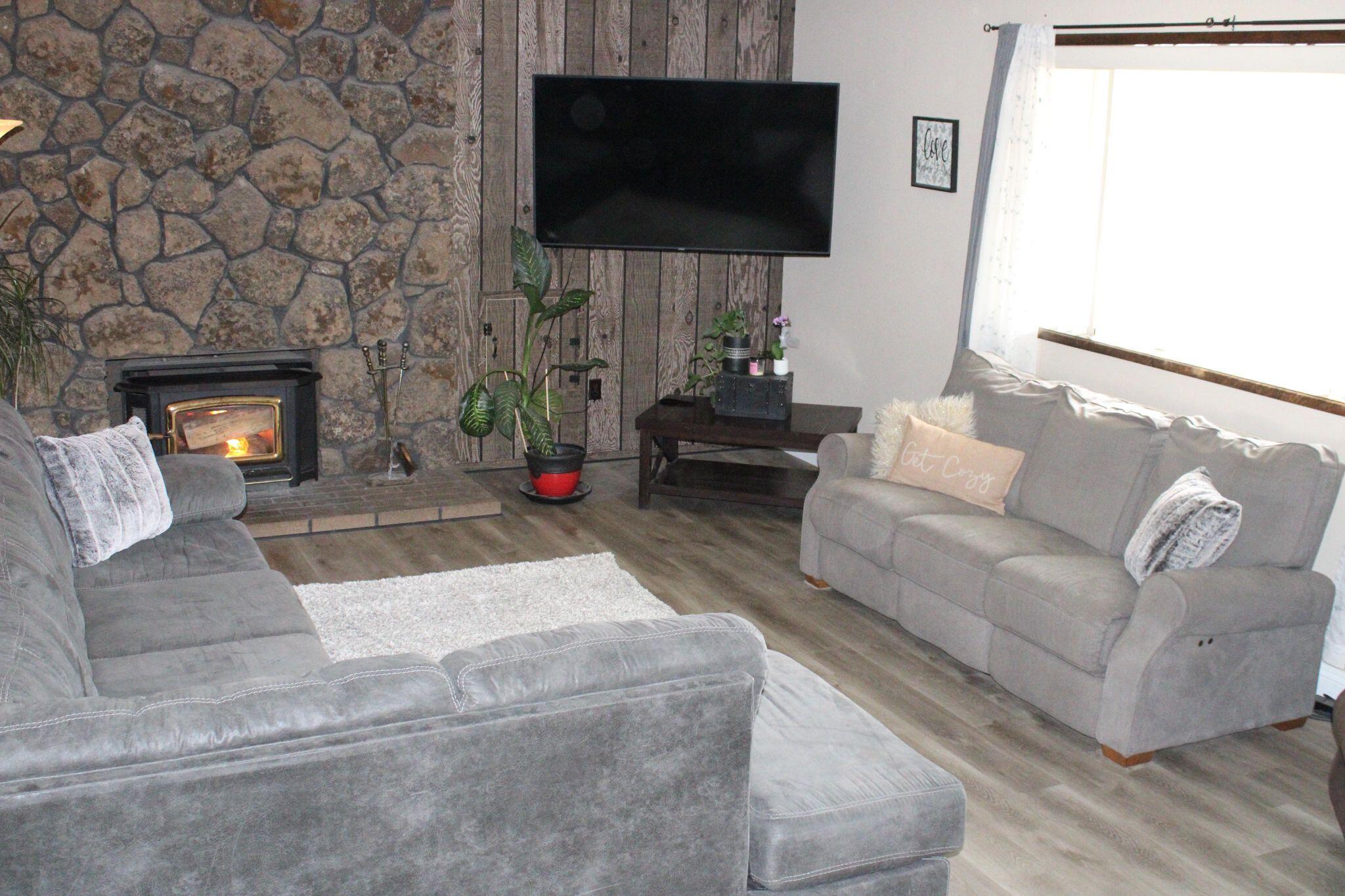 6415 Homedale Road Klamath Falls, OR 97603 - Photo 3 of 35 256273933_174920704854783_37685936150903