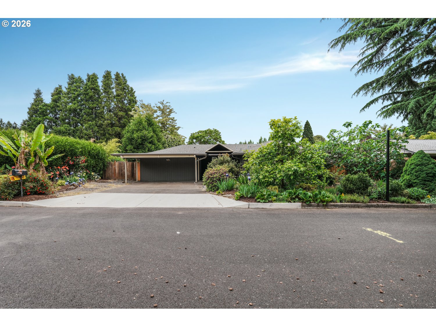 9588 Southwest Frewing Court Tigard, OR 97223 - Photo 2 of 30