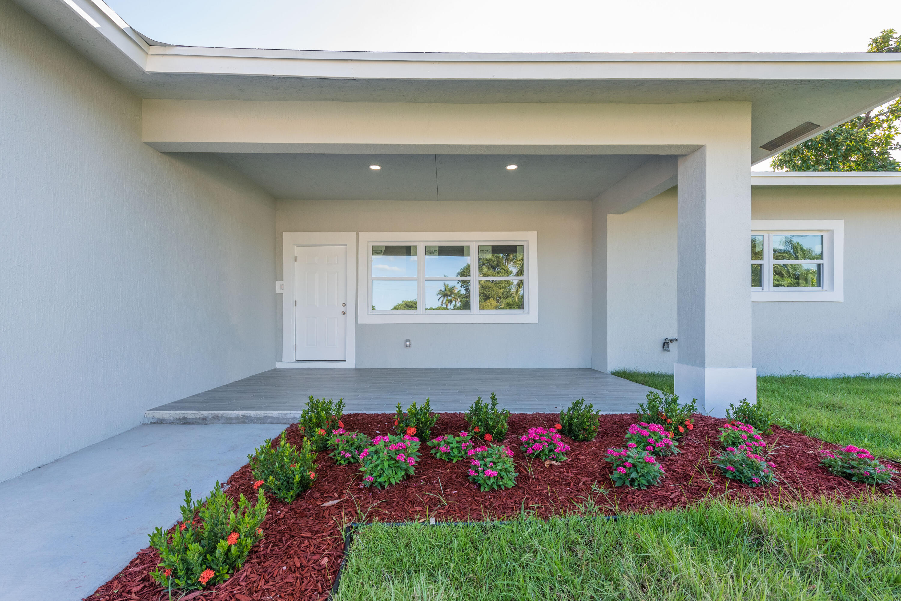 304 East Lake Road Palm Springs, FL 33461 - Photo 3 of 33 304 E Lake Rd-3