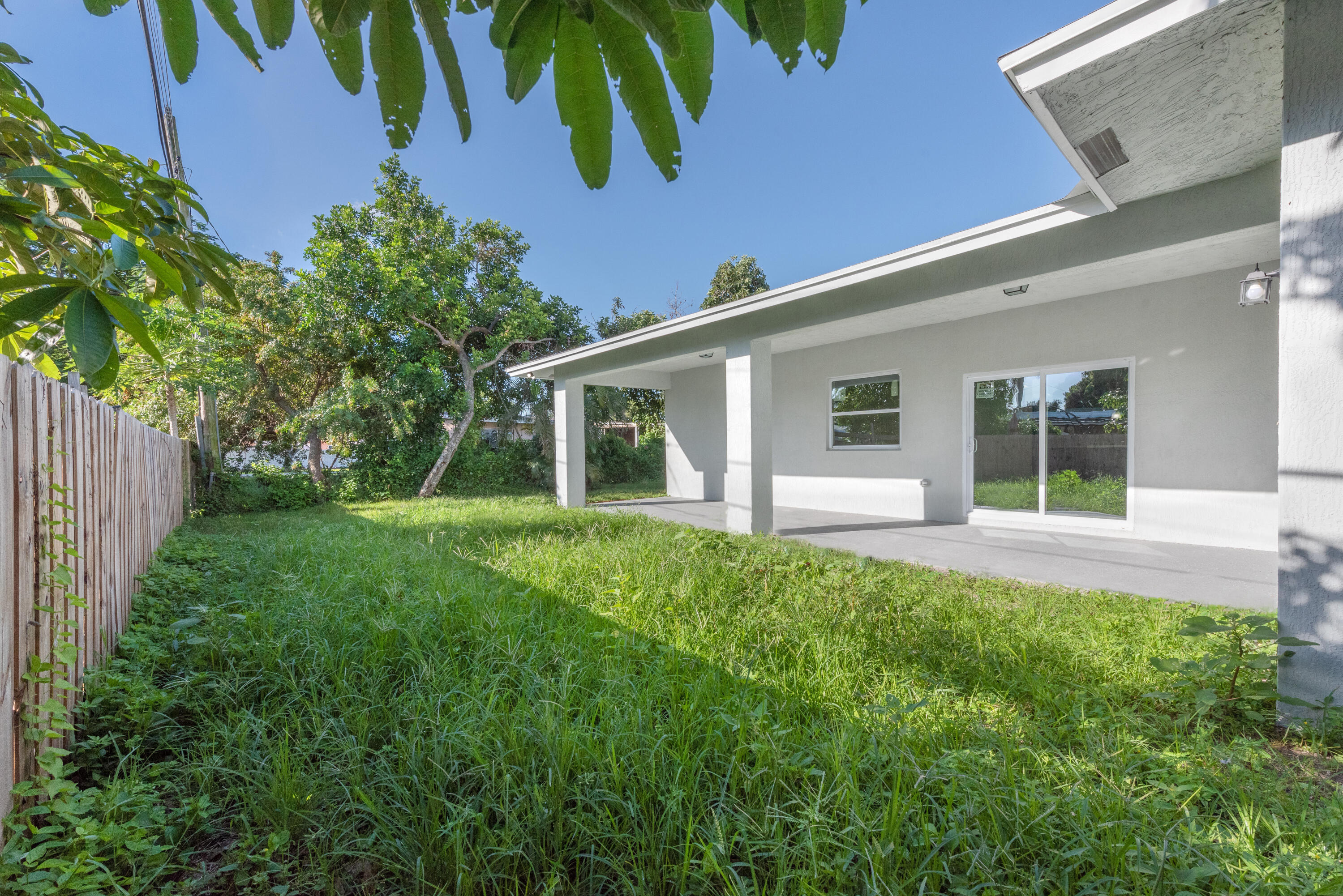 304 East Lake Road Palm Springs, FL 33461 - Photo 33 of 33 304 E Lake Rd-36