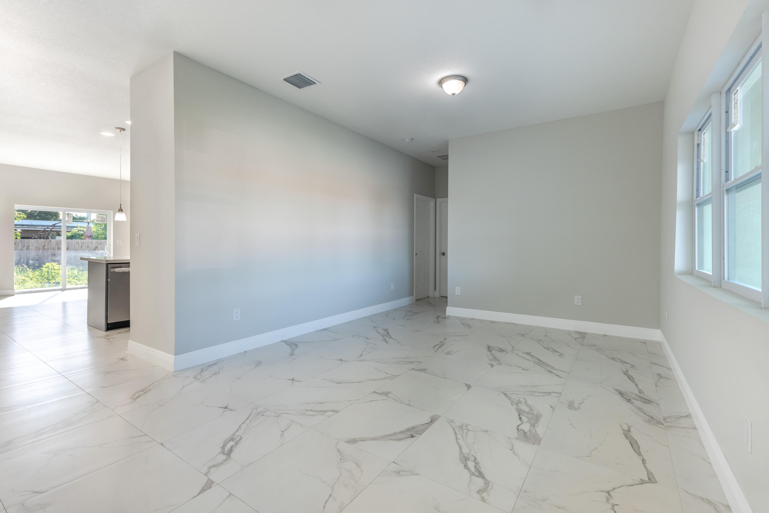 304 East Lake Road Palm Springs, FL 33461 - Photo 4 of 33 304 E Lake Rd-4