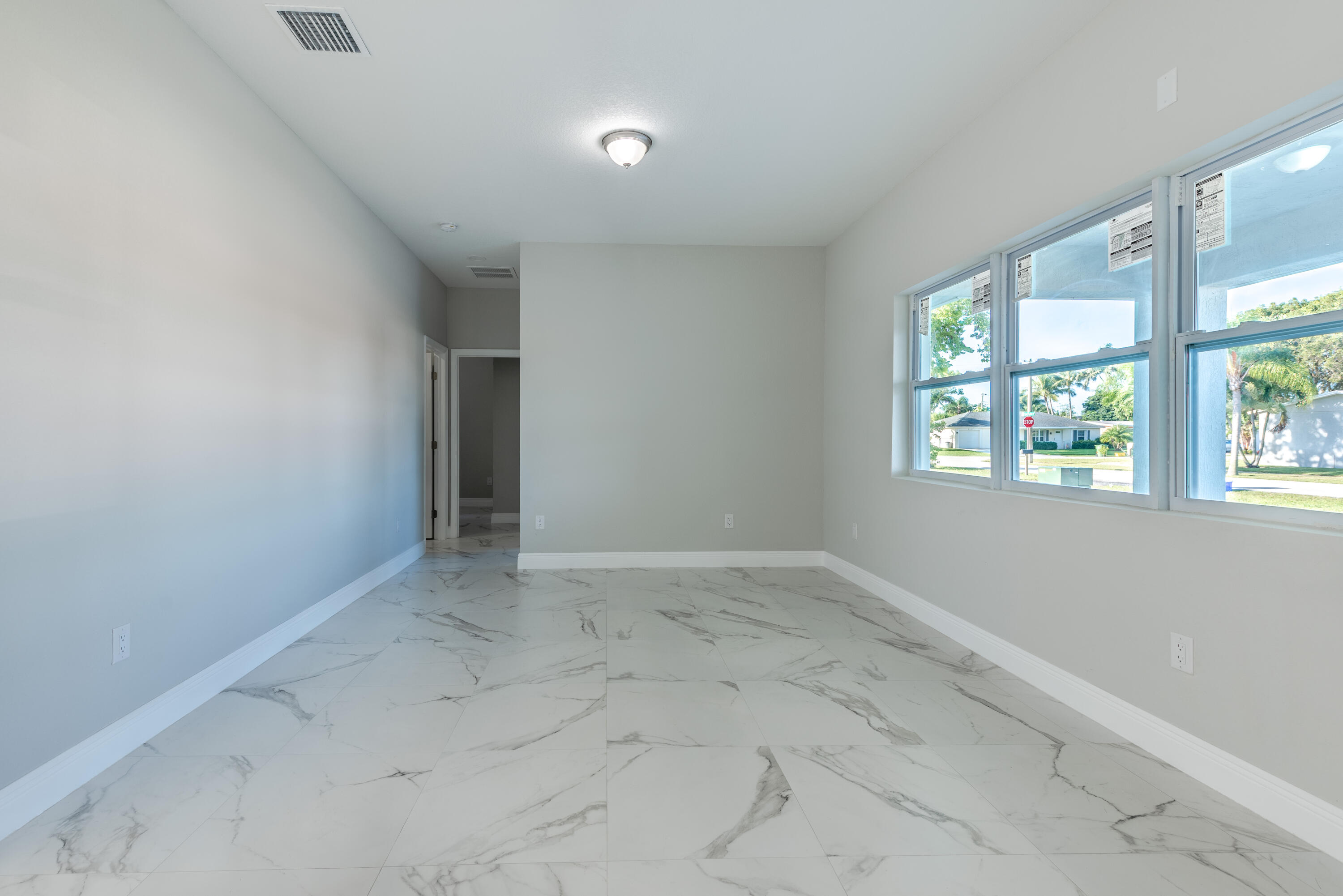 304 East Lake Road Palm Springs, FL 33461 - Photo 5 of 33 304 E Lake Rd-5