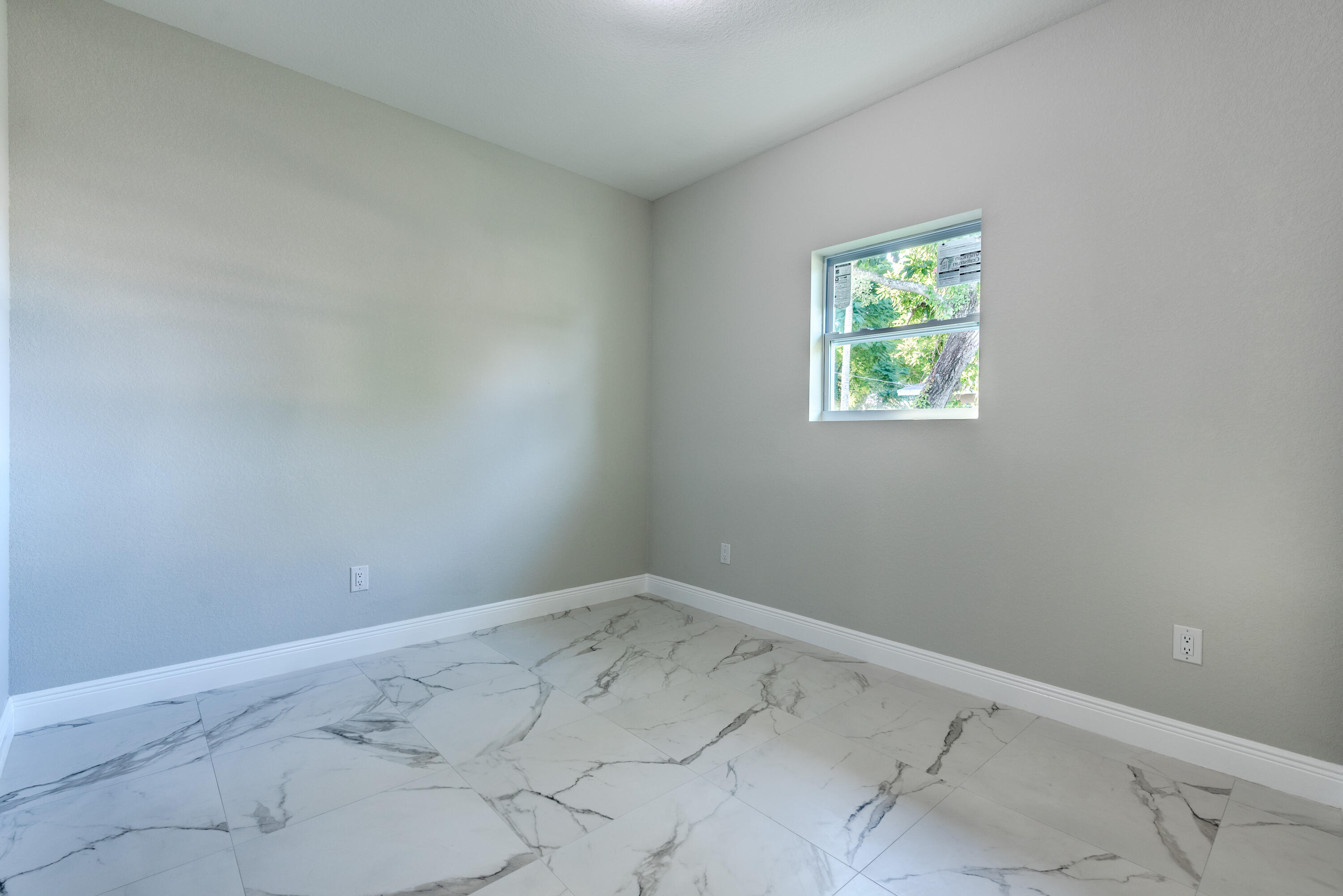 304 East Lake Road Palm Springs, FL 33461 - Photo 10 of 33 304 E Lake Rd-12