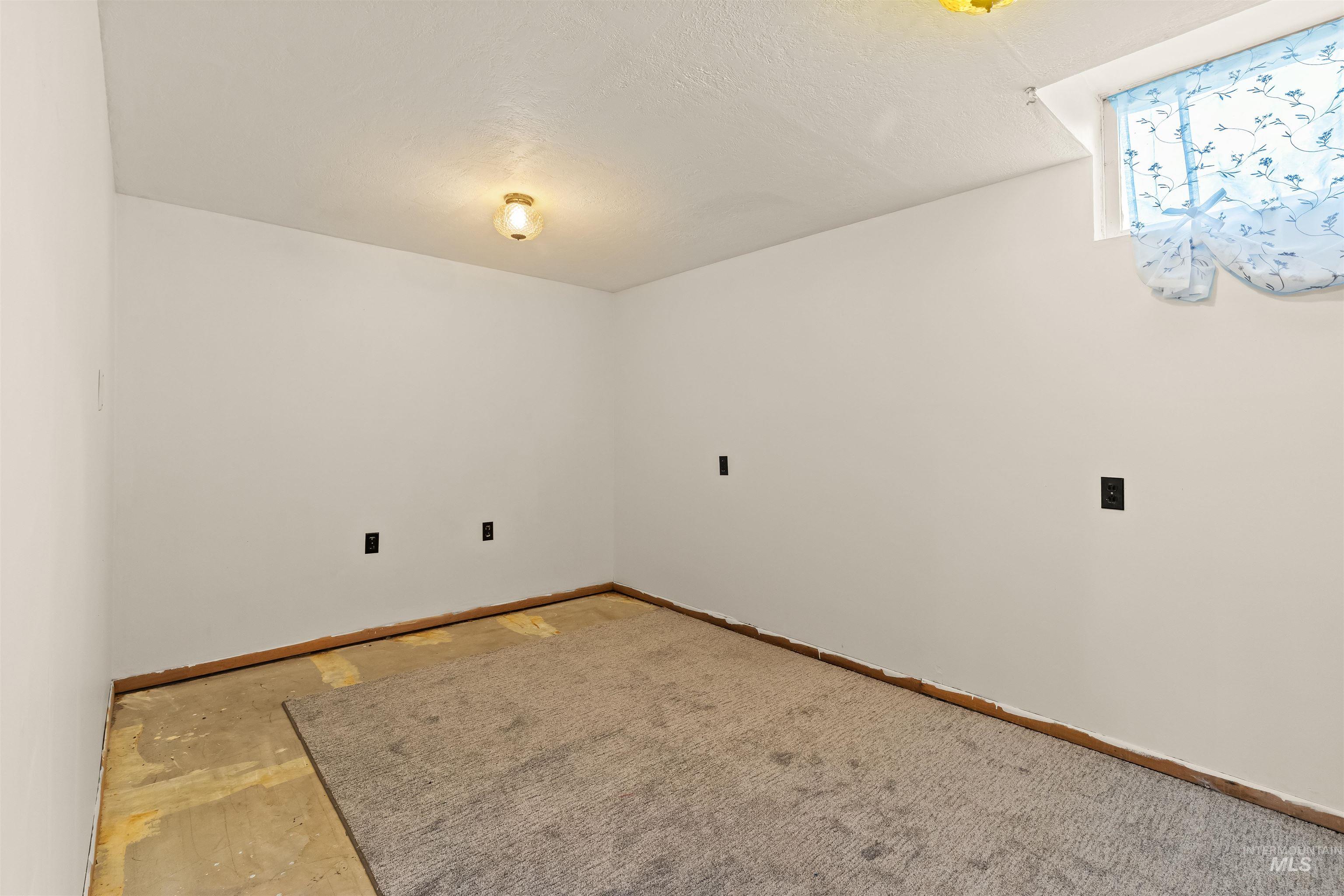 1663 9th Avenue Lewiston, ID 83501 - Photo 22 of 36 Room featuring light-colored walls, a partial carpeted floor, and baseboard trim