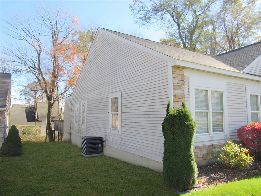 2413 South Ridge Place Hidden Valley, PA 15502 - Photo 3 of 32