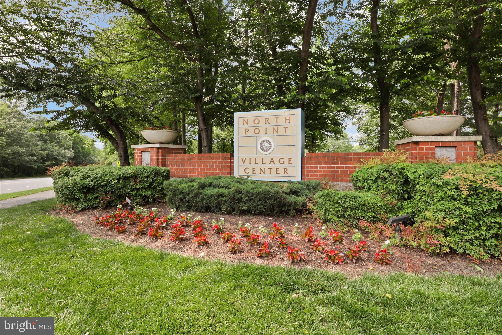 11152 Forest Edge Drive Reston, VA 20190 - Photo 41 of 57 a picture of a garden