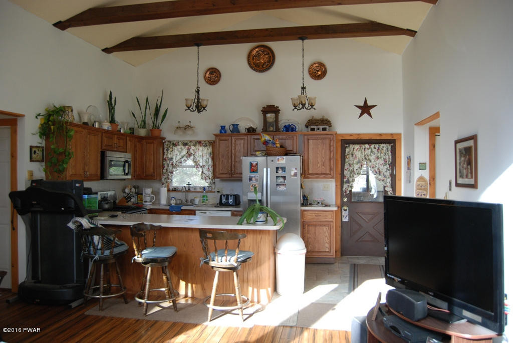118 Logger Road Canadensis, PA 18325 - Photo 12 of 32 Kitchen 2
