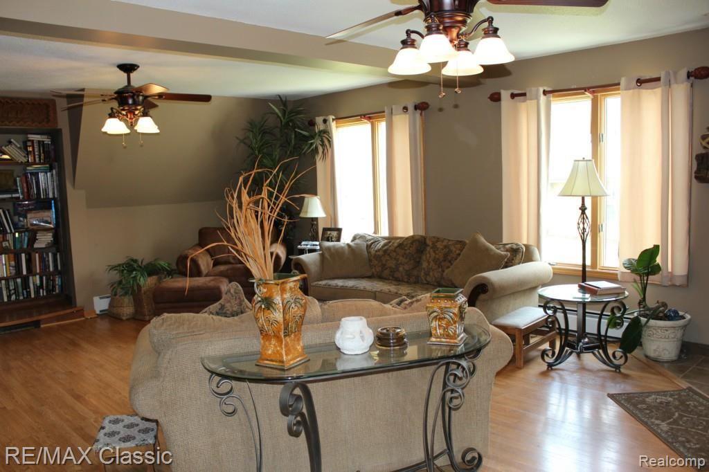 26760 Johns Road Wixom, MI 48393 - Photo 12 of 32 GREAT ROOM