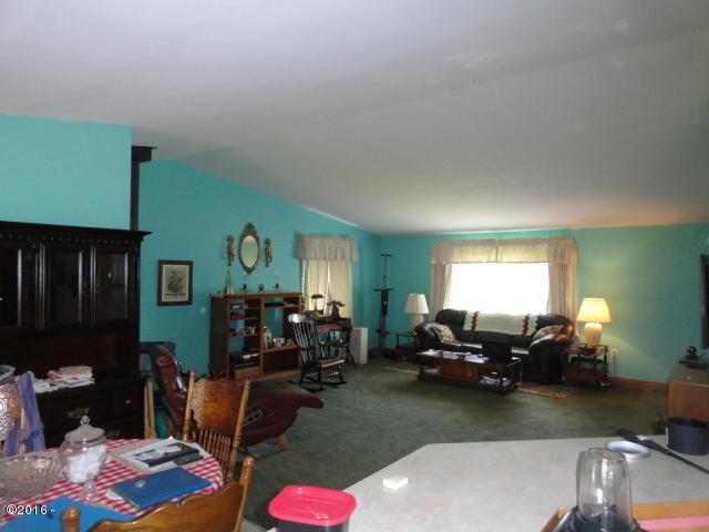 1230 Moonshine Park Road Logsden, OR 97357 - Photo 13 of 34 Living room