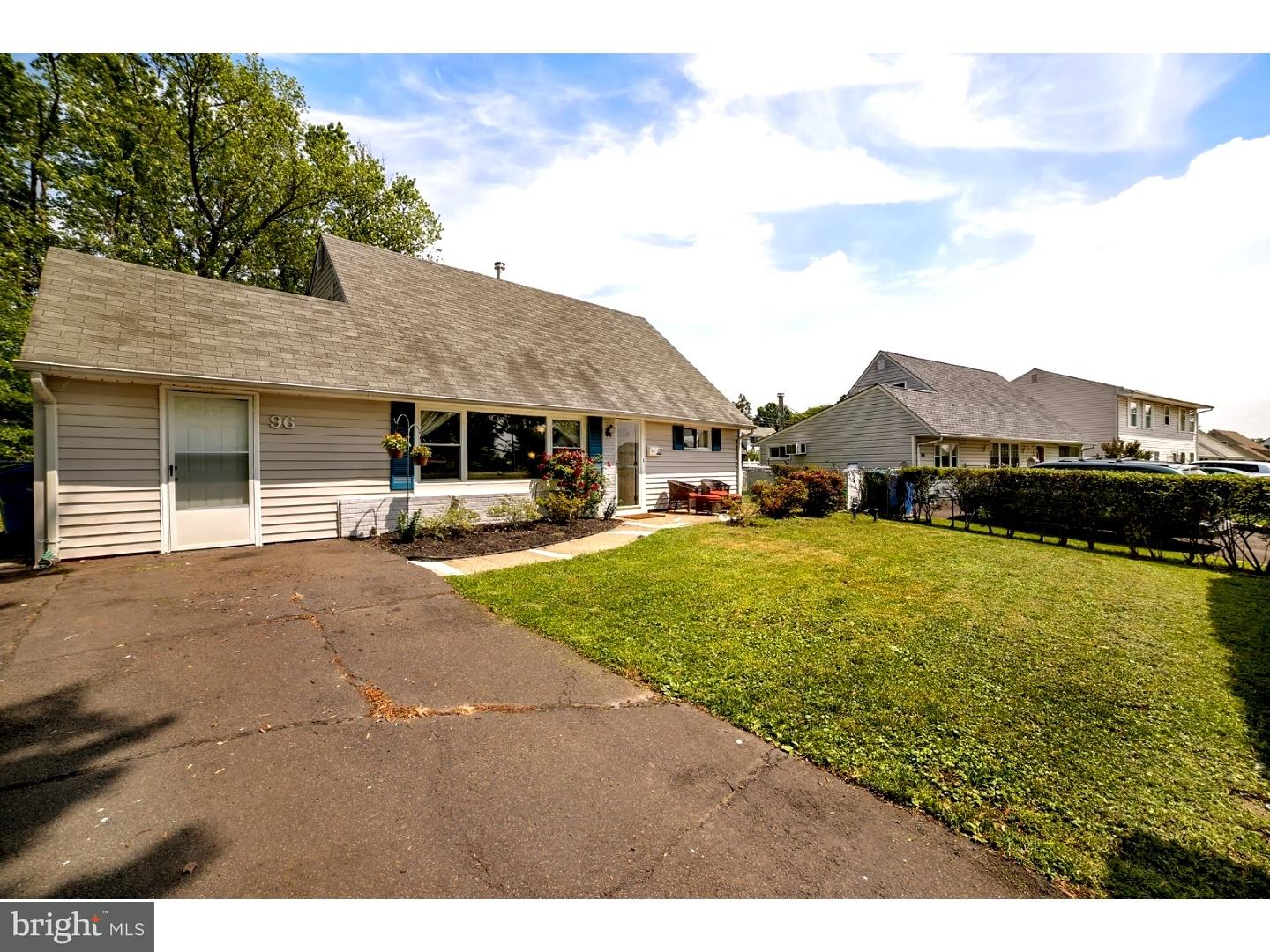 96 Indigo Road Levittown, PA 19057 - Photo 2 of 25 Gallery Image 2