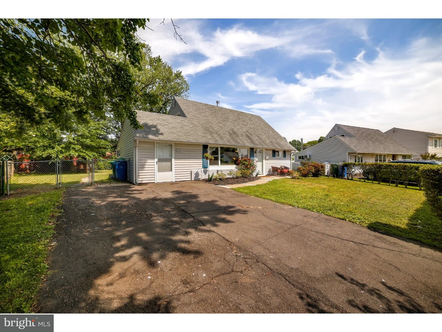 96 Indigo Road Levittown, PA 19057 - Photo 3 of 25 Gallery Image 3