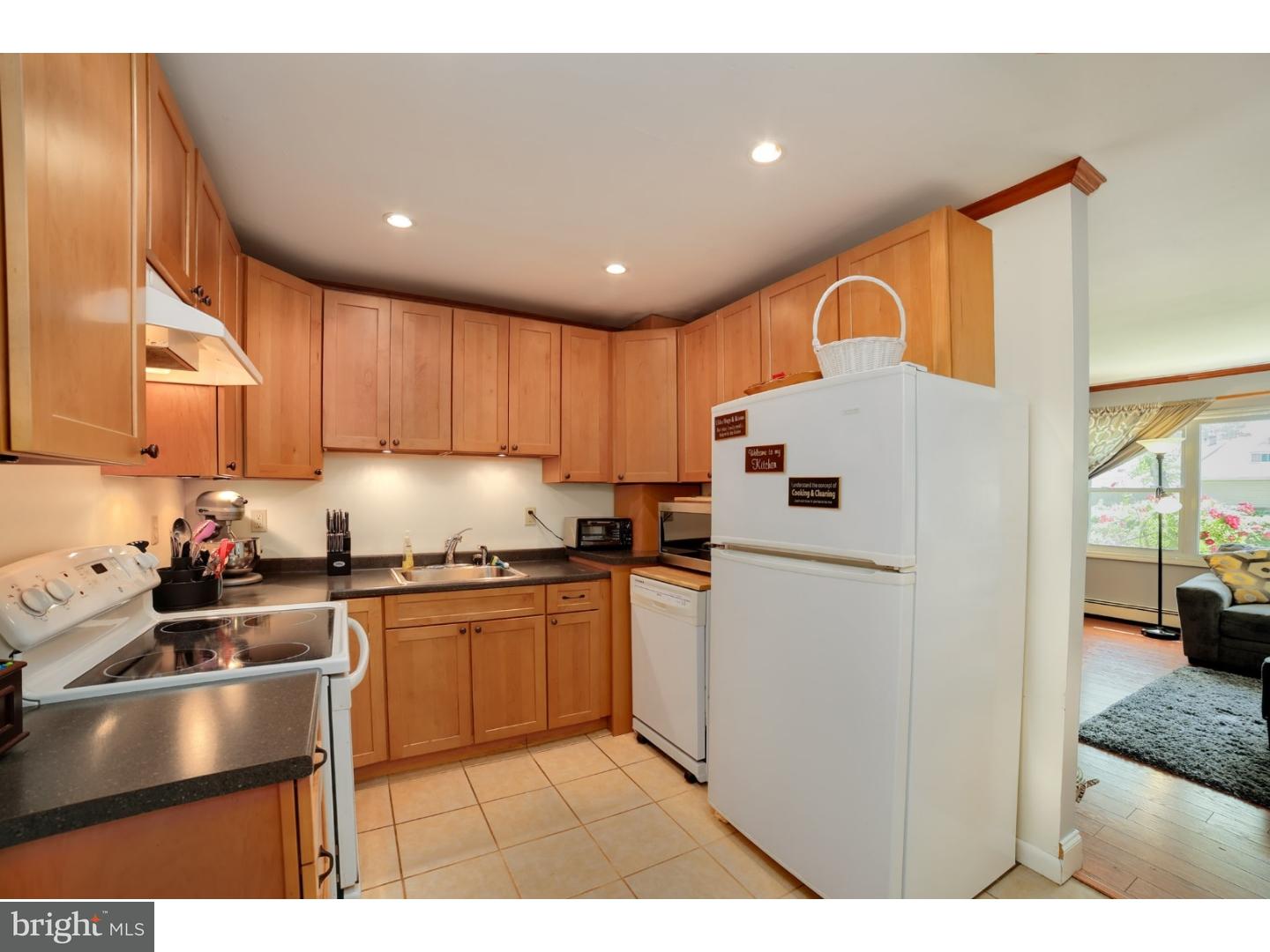 96 Indigo Road Levittown, PA 19057 - Photo 9 of 25 Gallery Image 9
