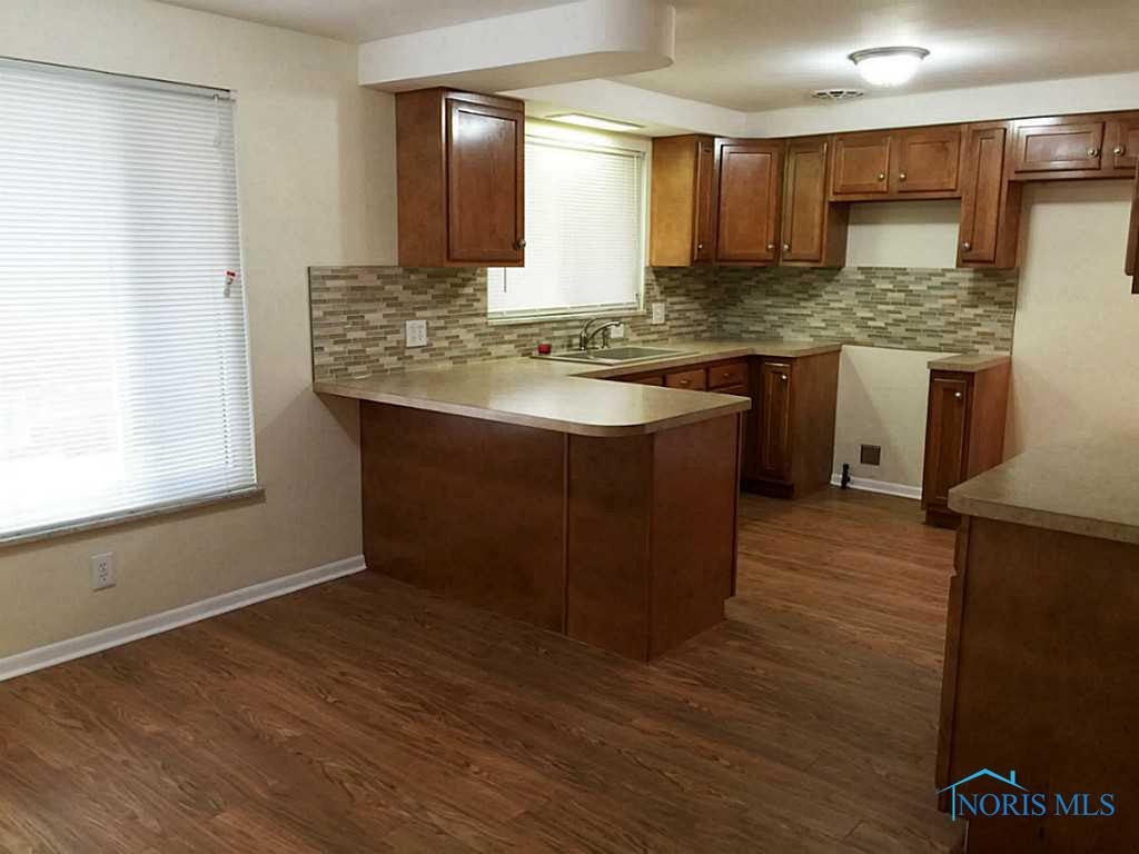 2159 Fairfax Road Toledo, OH 43613 - Photo 2 of 15 Kitchen.