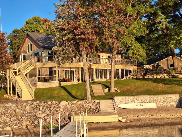 $878,000 | 9673 Lake Drive, Mecosta, MI 49332