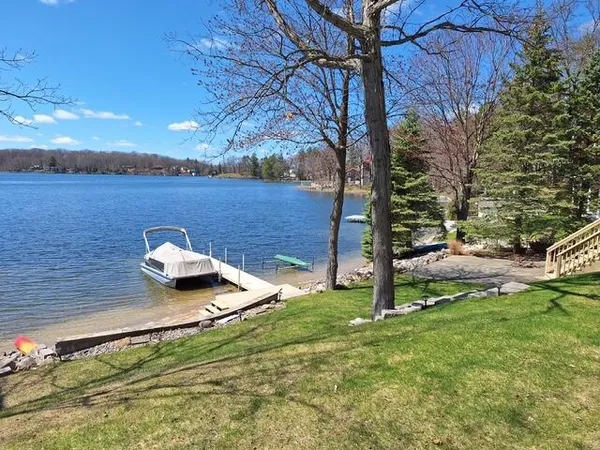 $899,900 | 9673 Lake Drive, Mecosta, MI 49332