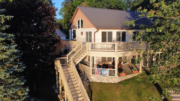 $899,900 | 9673 Lake Drive, Mecosta, MI 49332
