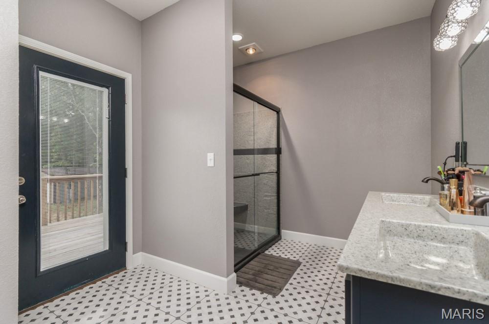 25243 State Highway 32 Lebanon, MO 65536 - Photo 17 of 49