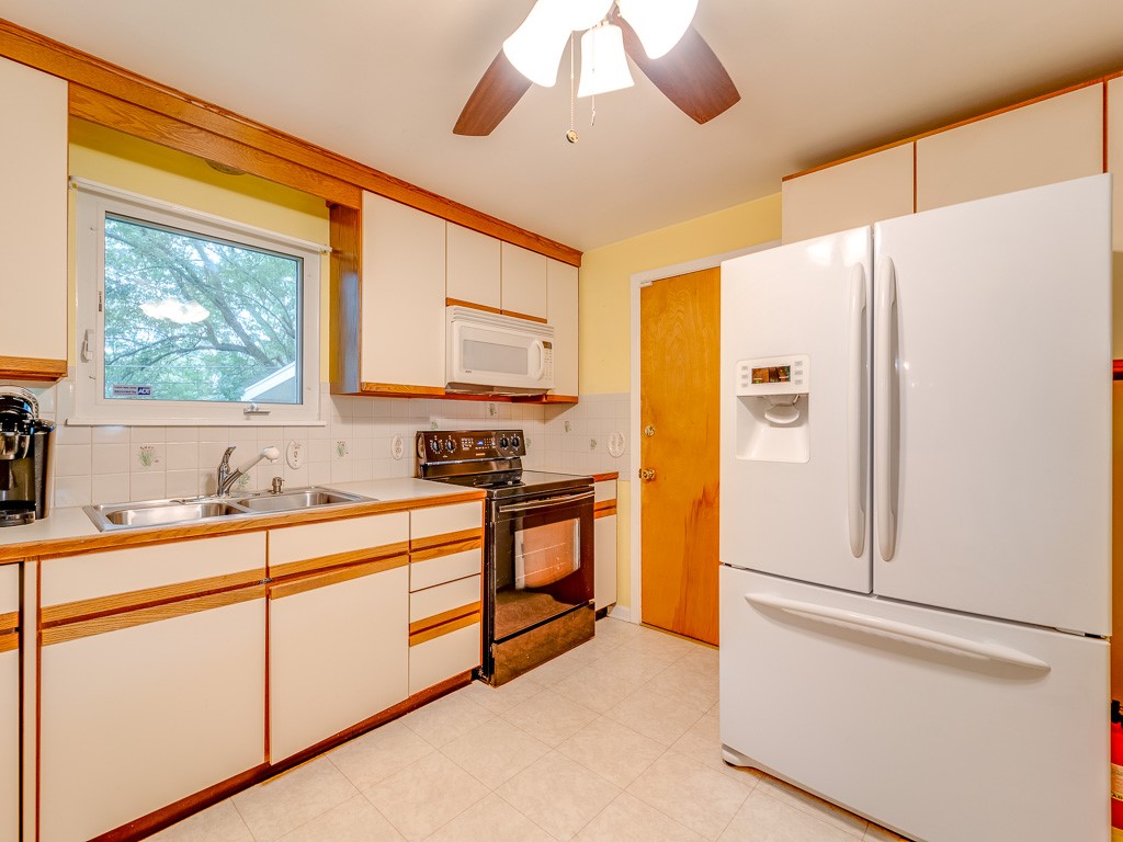 104 Armbruster Road Henrietta, NY 14623 - Photo 5 of 40