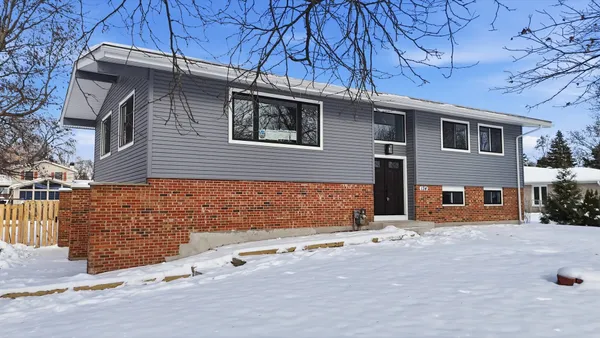 $655,000 | 134 Lunt Avenue, Schaumburg, IL 60193