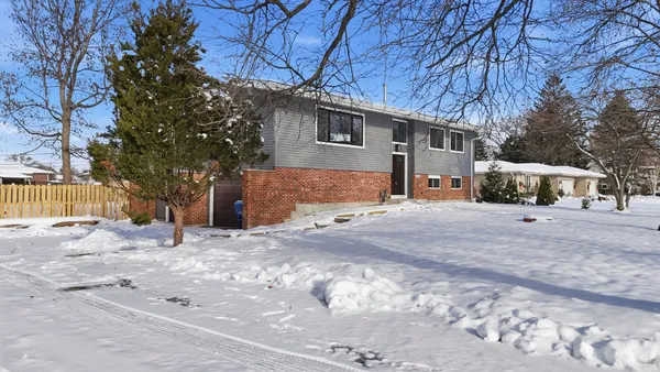 $655,000 | 134 Lunt Avenue, Schaumburg, IL 60193