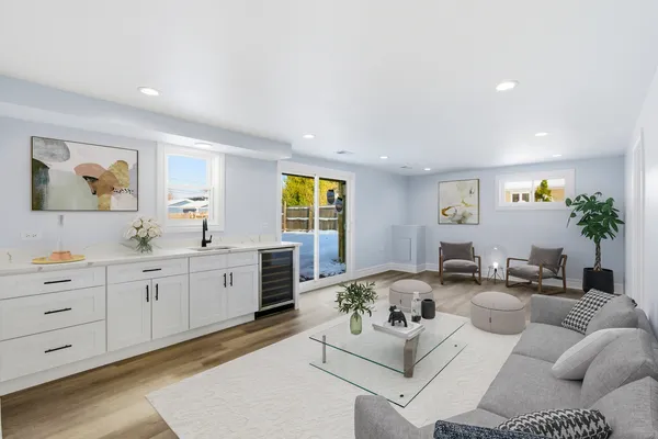 $655,000 | 134 Lunt Avenue, Schaumburg, IL 60193
