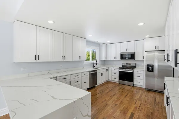 $655,000 | 134 Lunt Avenue, Schaumburg, IL 60193